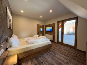 Doppelbett und Balkon Suite 221