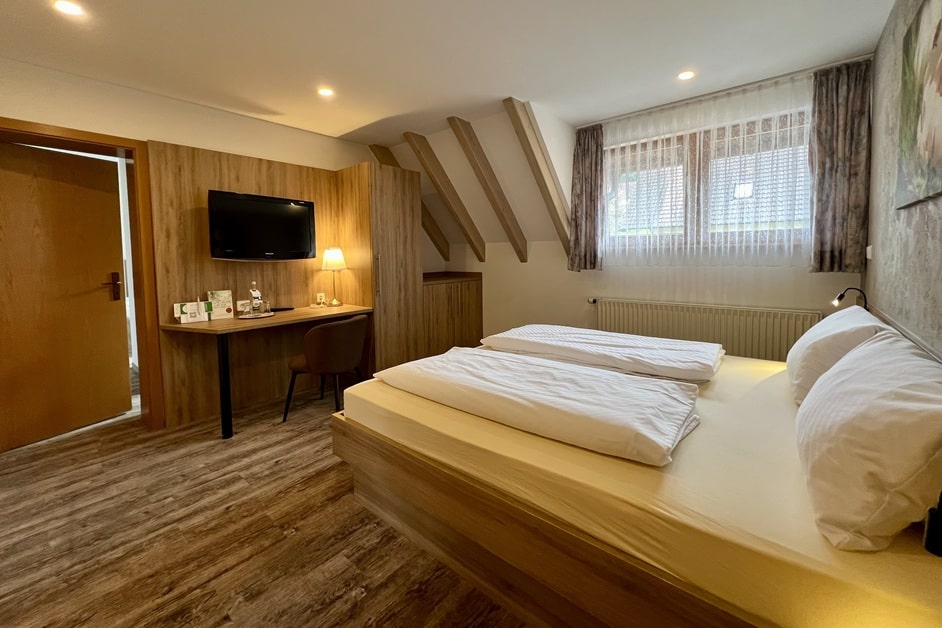 Bienenwabe Schlafzimmer 305 2