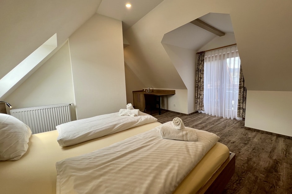 Bienenwabe Schlafzimmer 305 4