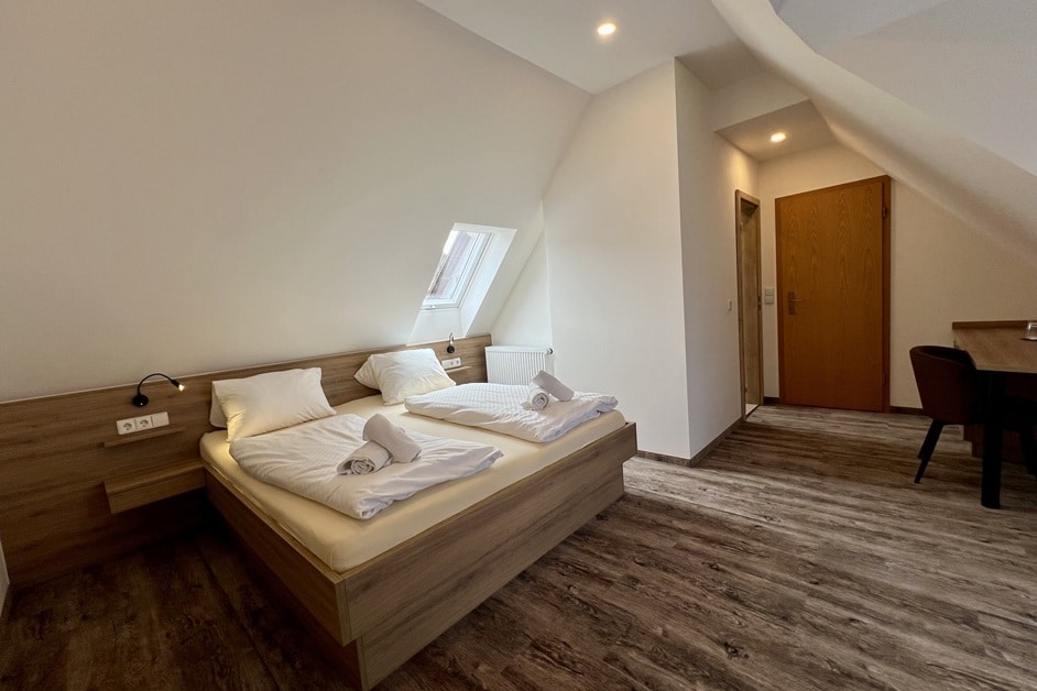 Bienenwabe Schlafzimmer 305 5