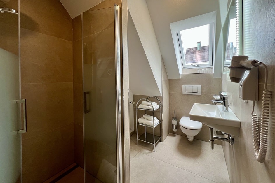 Bienenwabe Schlafzimmer 305 Bad